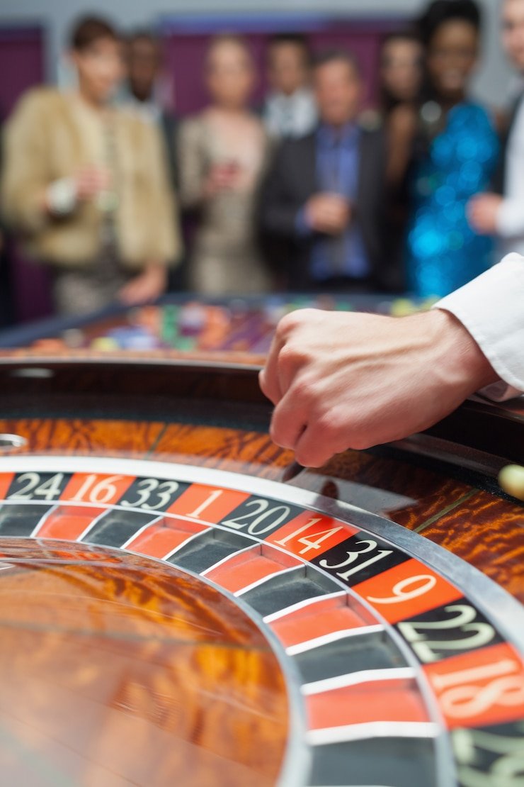 Antarmuka aplikasi mobile dhxd menampilkan meja blackjack dan opsi pembayaran